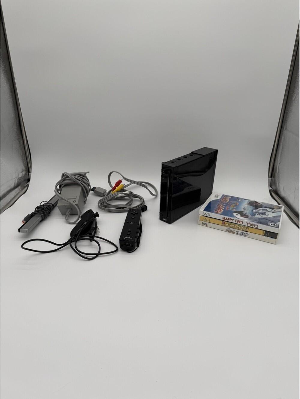 Nintendo Wii Black Video Game Console Bundle Lot Controller and 3 Games
